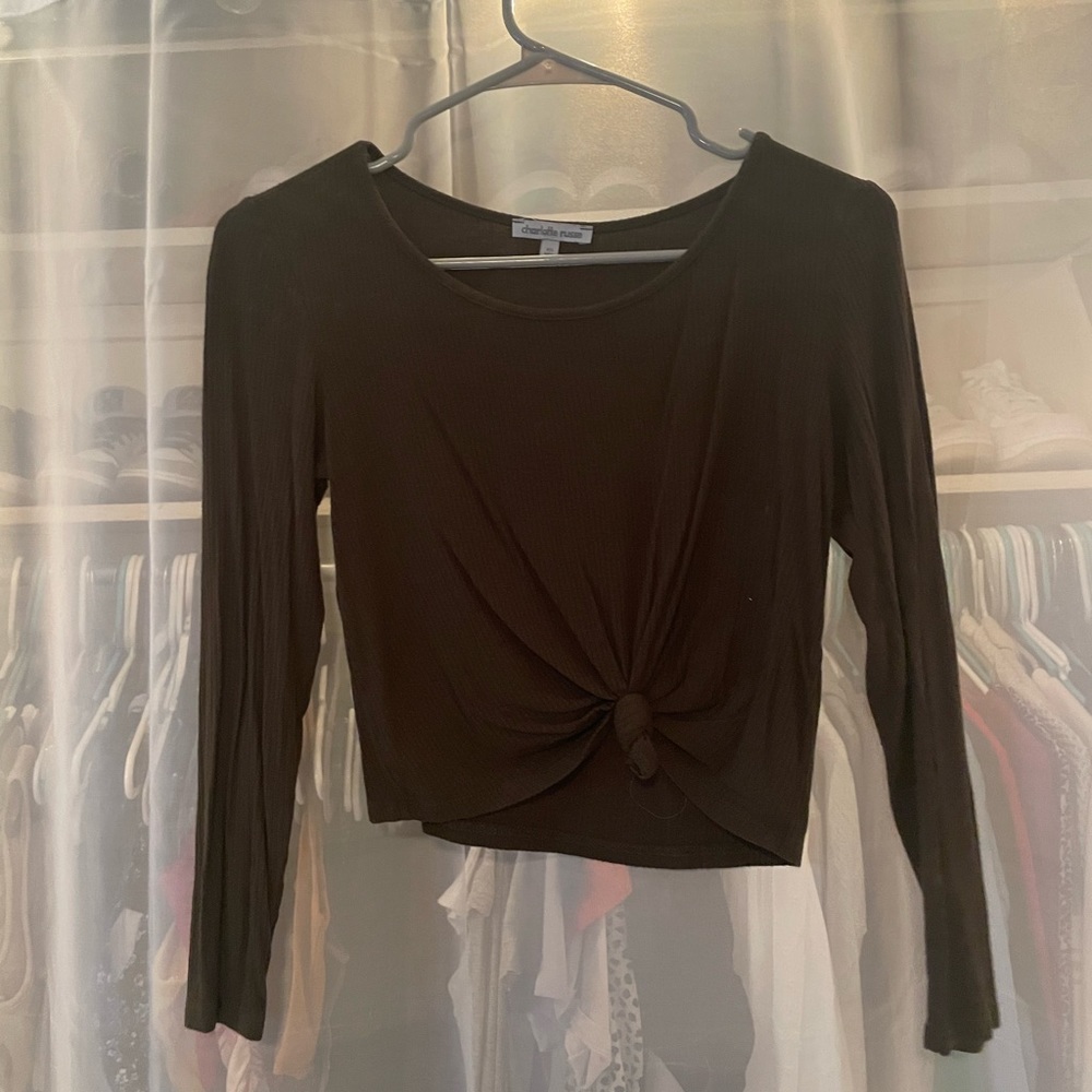 Long sleeve tee w/ knot